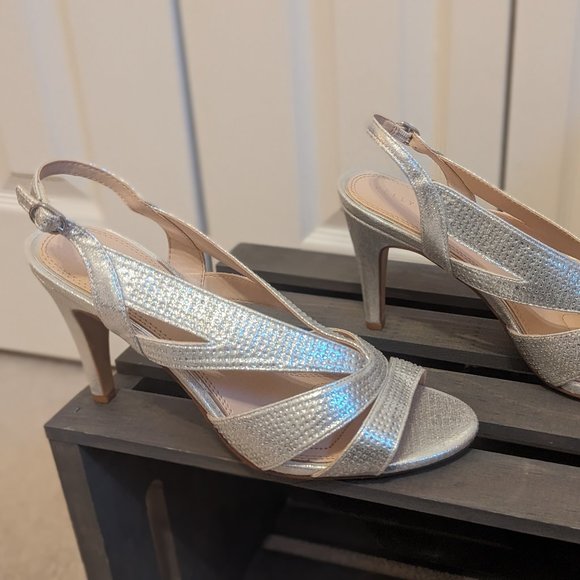 Kelly and Katie Silver Heels Size 9 - Picture 2 of 9